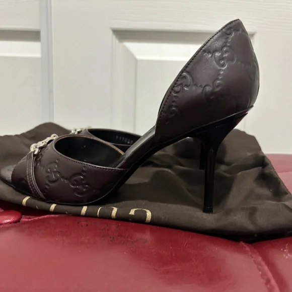 Gucci Brown Leather Heels with Decorative Chain - Picture 4 of 9